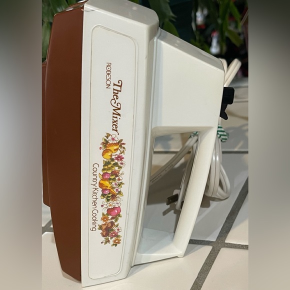 Vintage Handheld Mixer - Picture 2 of 9